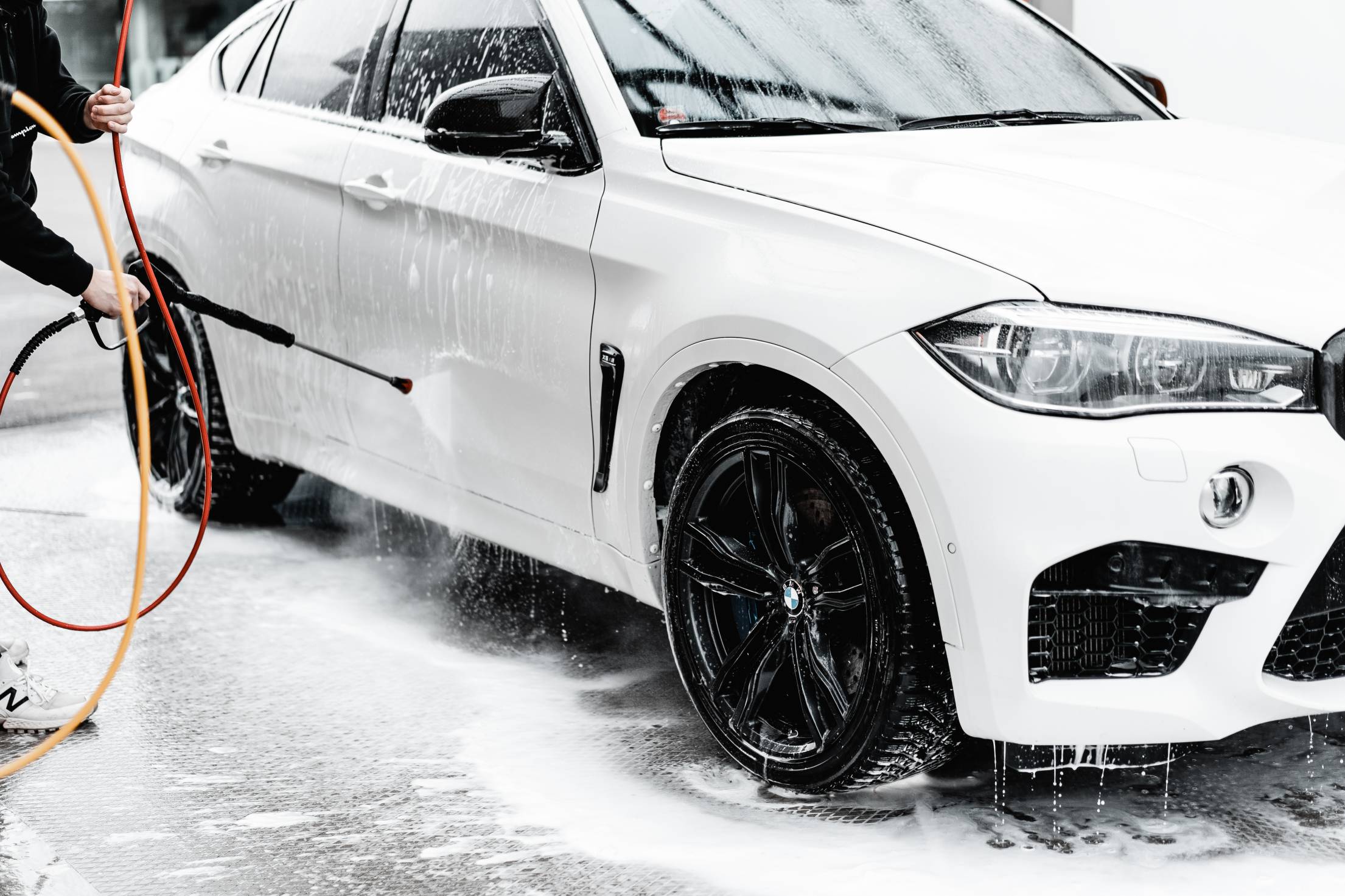 washing-white-suv-in-self-service-car-wash-with-a-wap-hose-free-photo.jpg